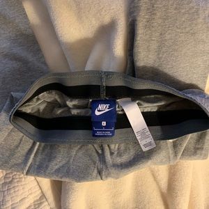 Girls Gray Nike leggings size LARGE!